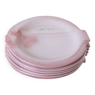 Lot de 6 assiettes en barbotine rose modèle "Poisson", Faïencerie de Pornic "Mélusine", 1970