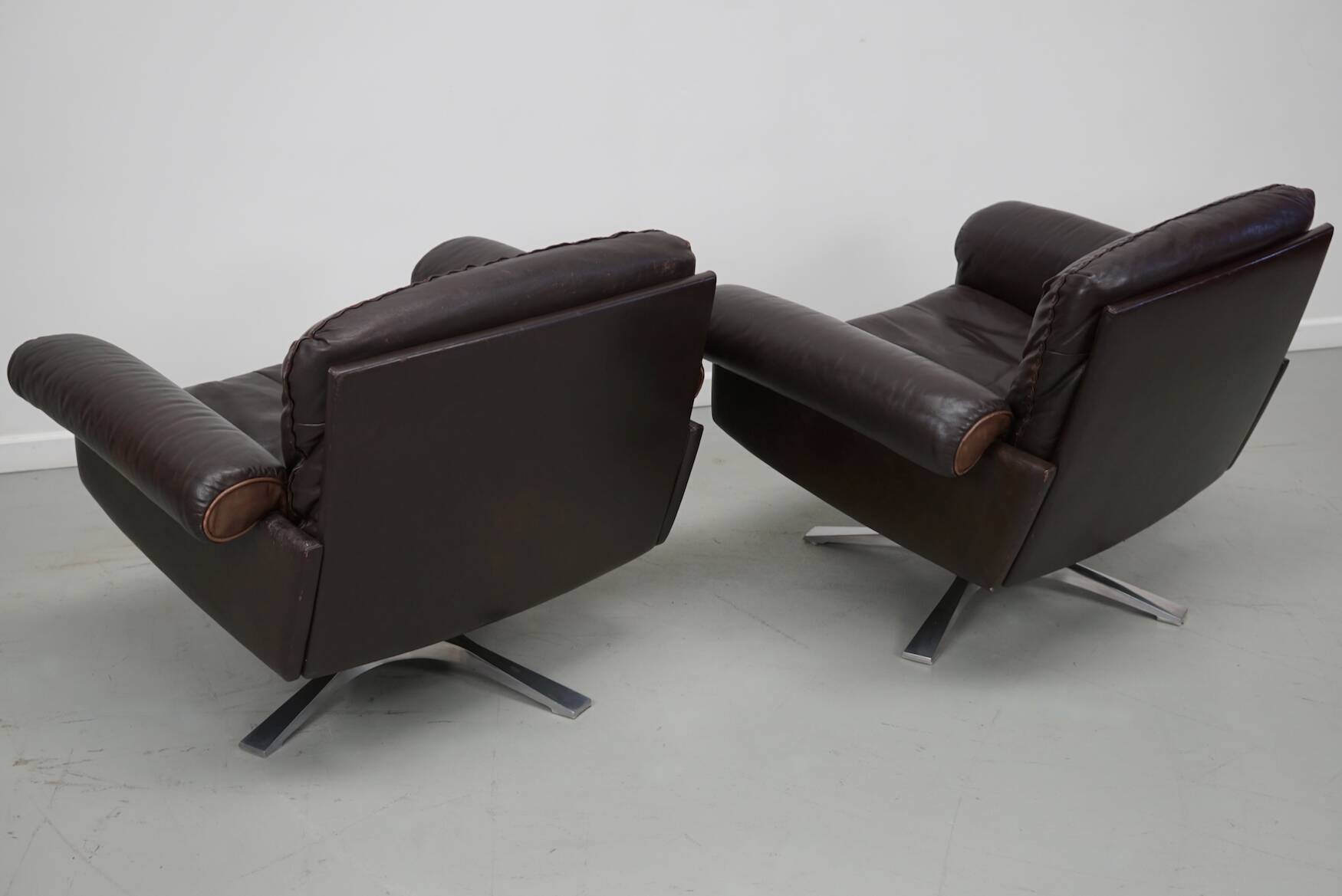 Pair of Vintage De Sede DS-31 Swivel Armchairs in Brown Leather