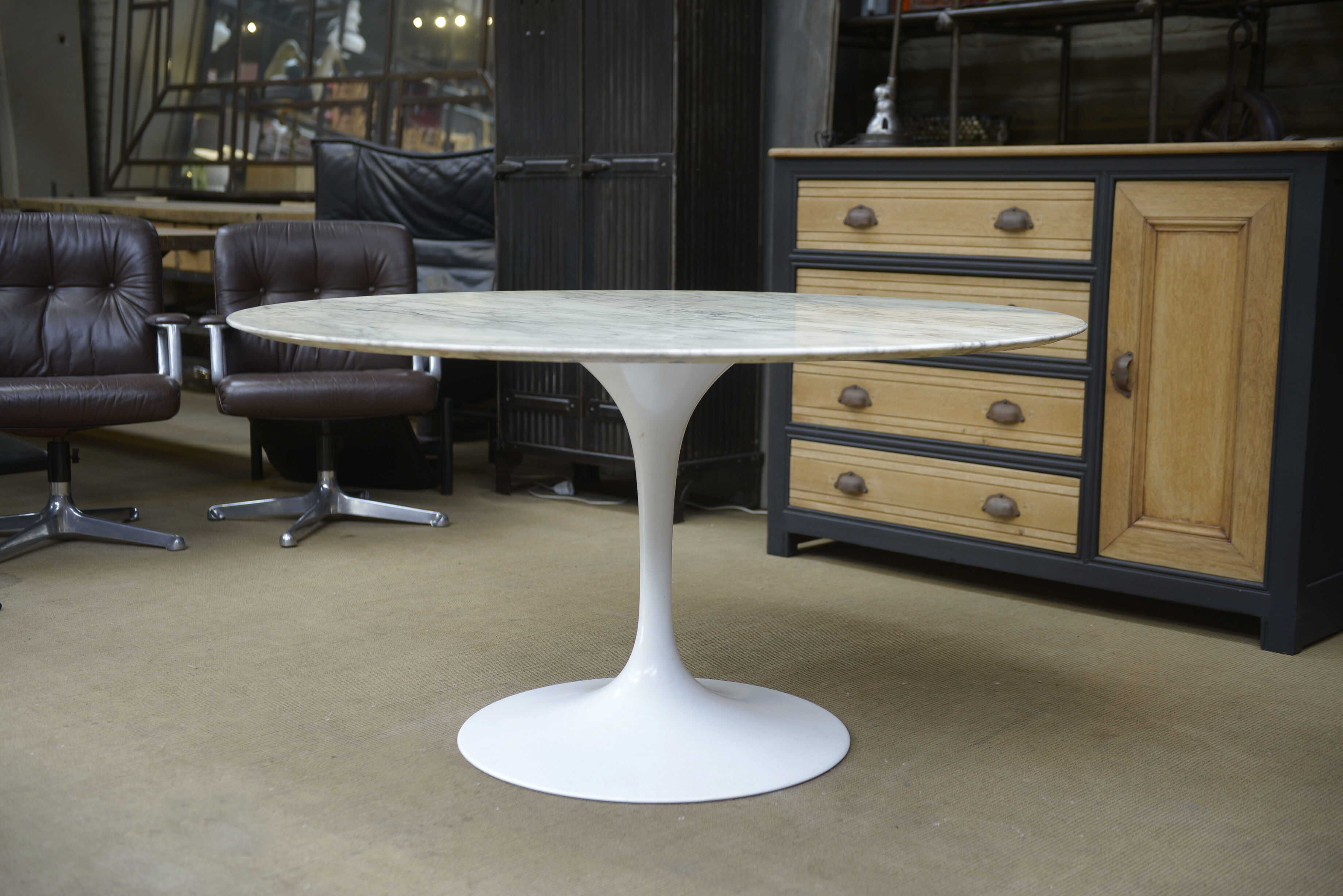 Round table "tulip 137" in marble, Eero Saarinen, Knoll 1960