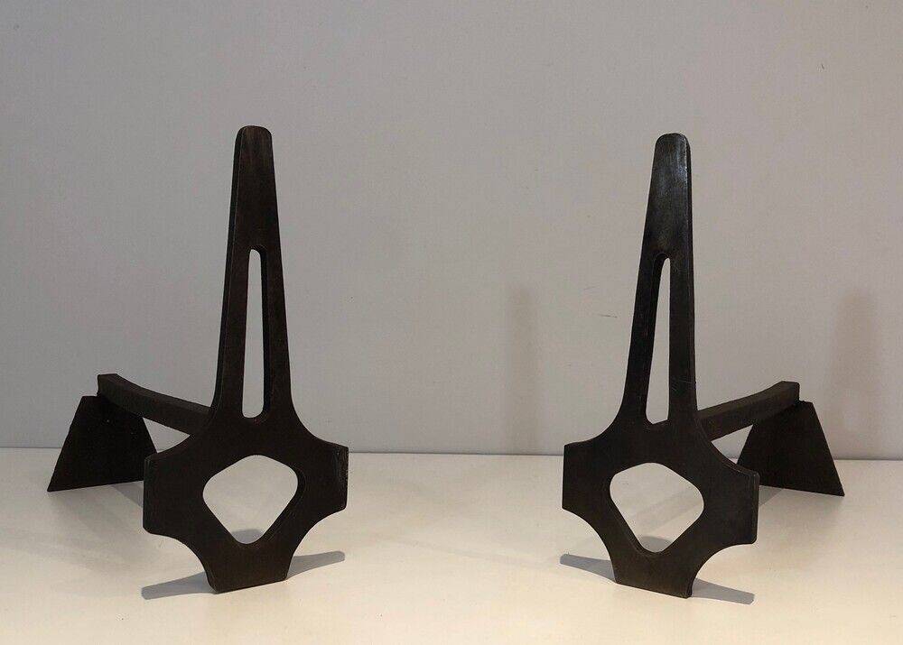 Paire de chenets modernistes en acier et fer forgé