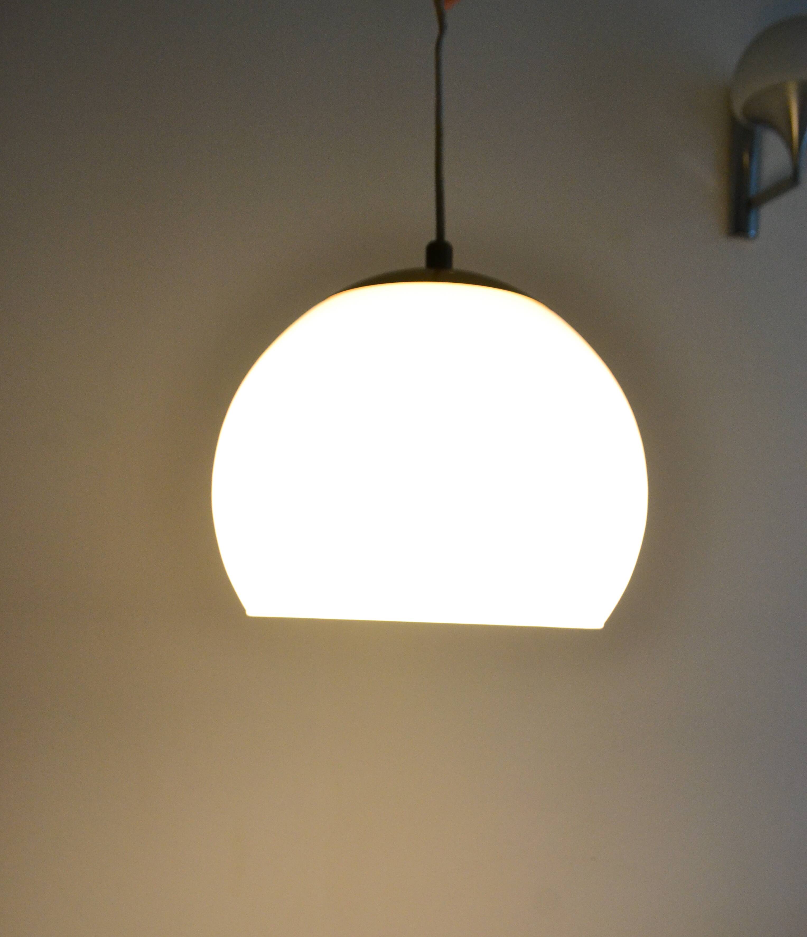 White opaline suspension and gilded brass from the 1960s.