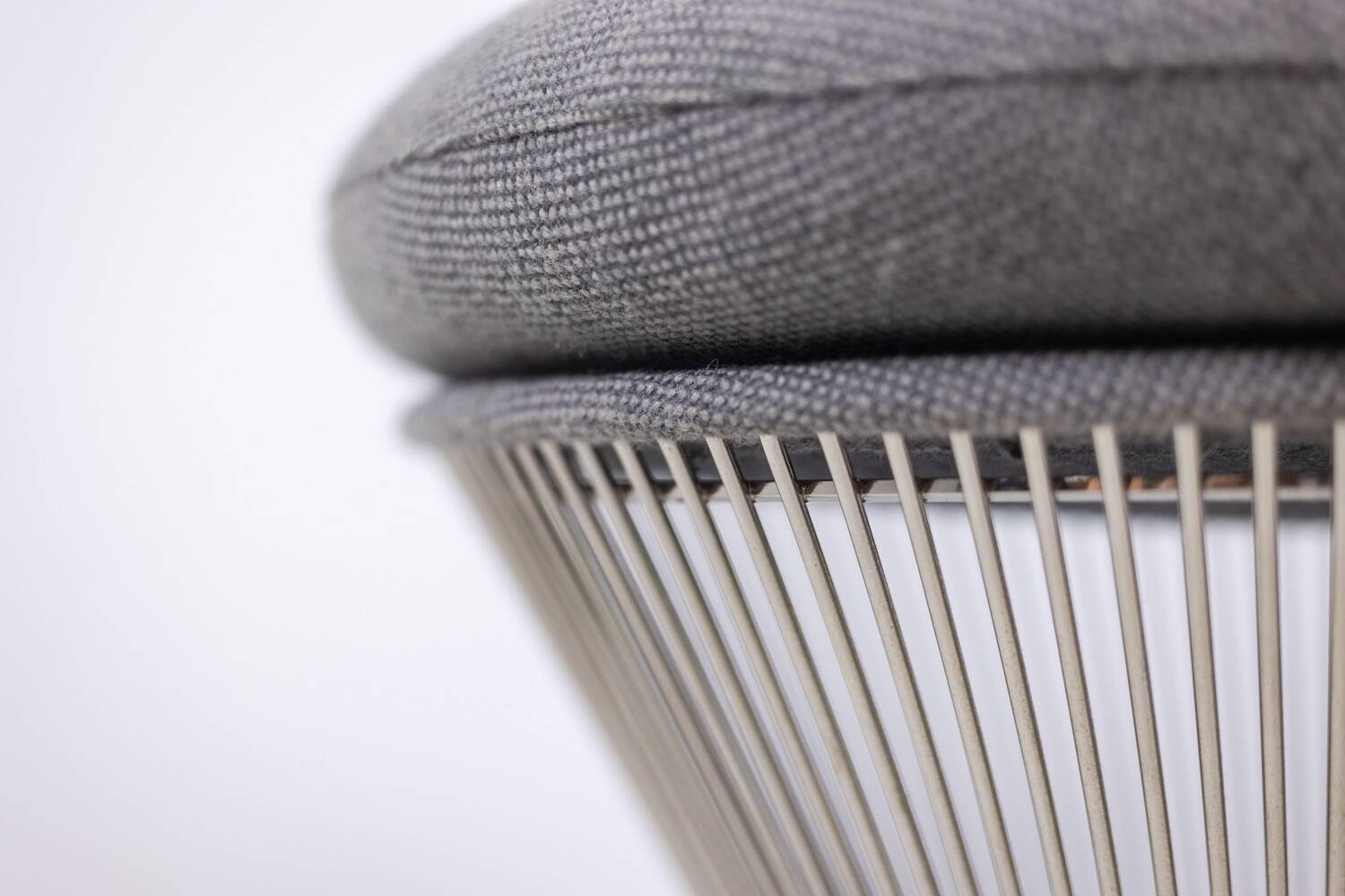 Warren Platner for Knoll. Round stool, metal base. Circa 1970