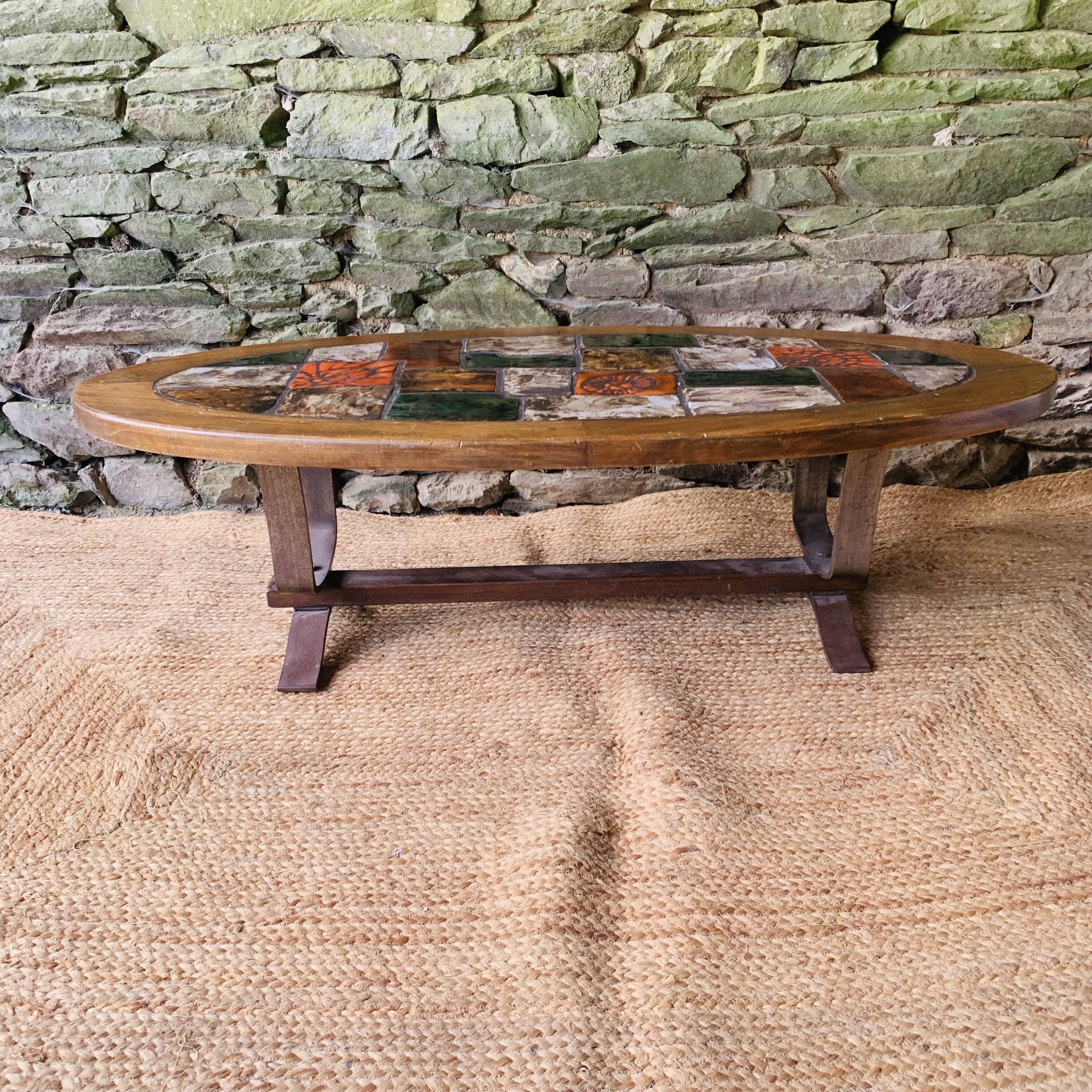 Table basse ovale vintage en céramique