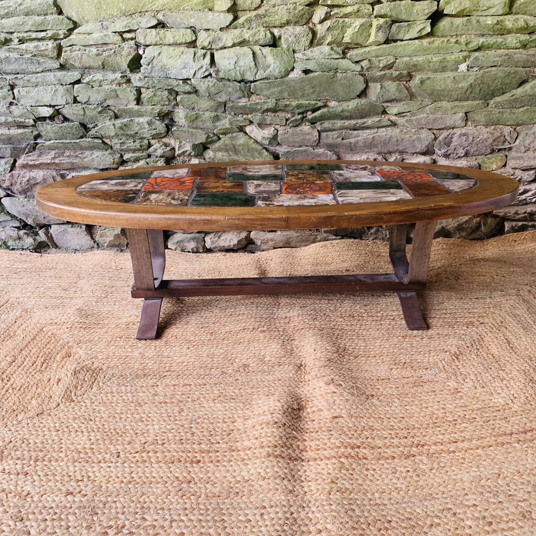 Table basse ovale vintage en céramique