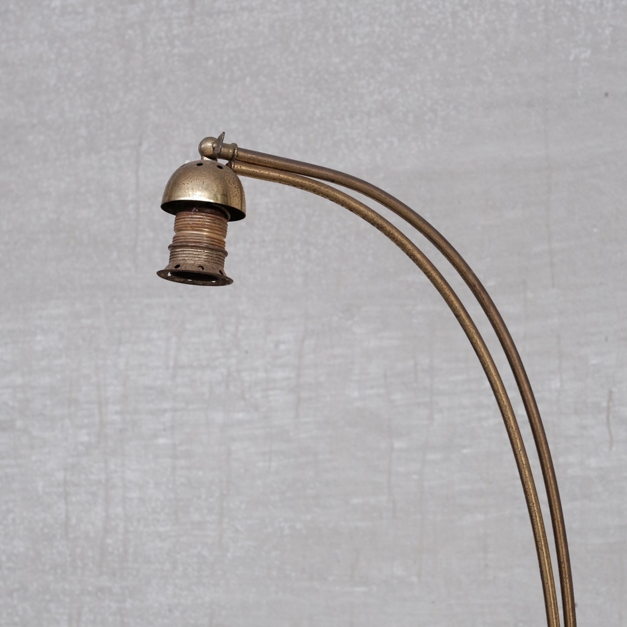 Lampadaire en laiton français du milieu du siècle