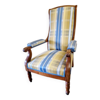 Fauteuil Voltaire - De style Louis Philippe - En bois mouluré, garniture de tissu bleu et jaune