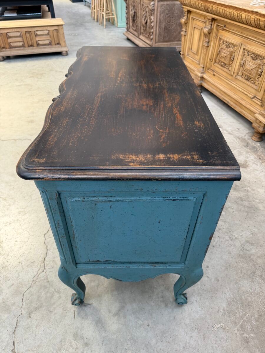 Commode de style Louis XV en noyer