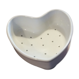 Old white porcelain heart mold (faisselle or Neufchatel)
