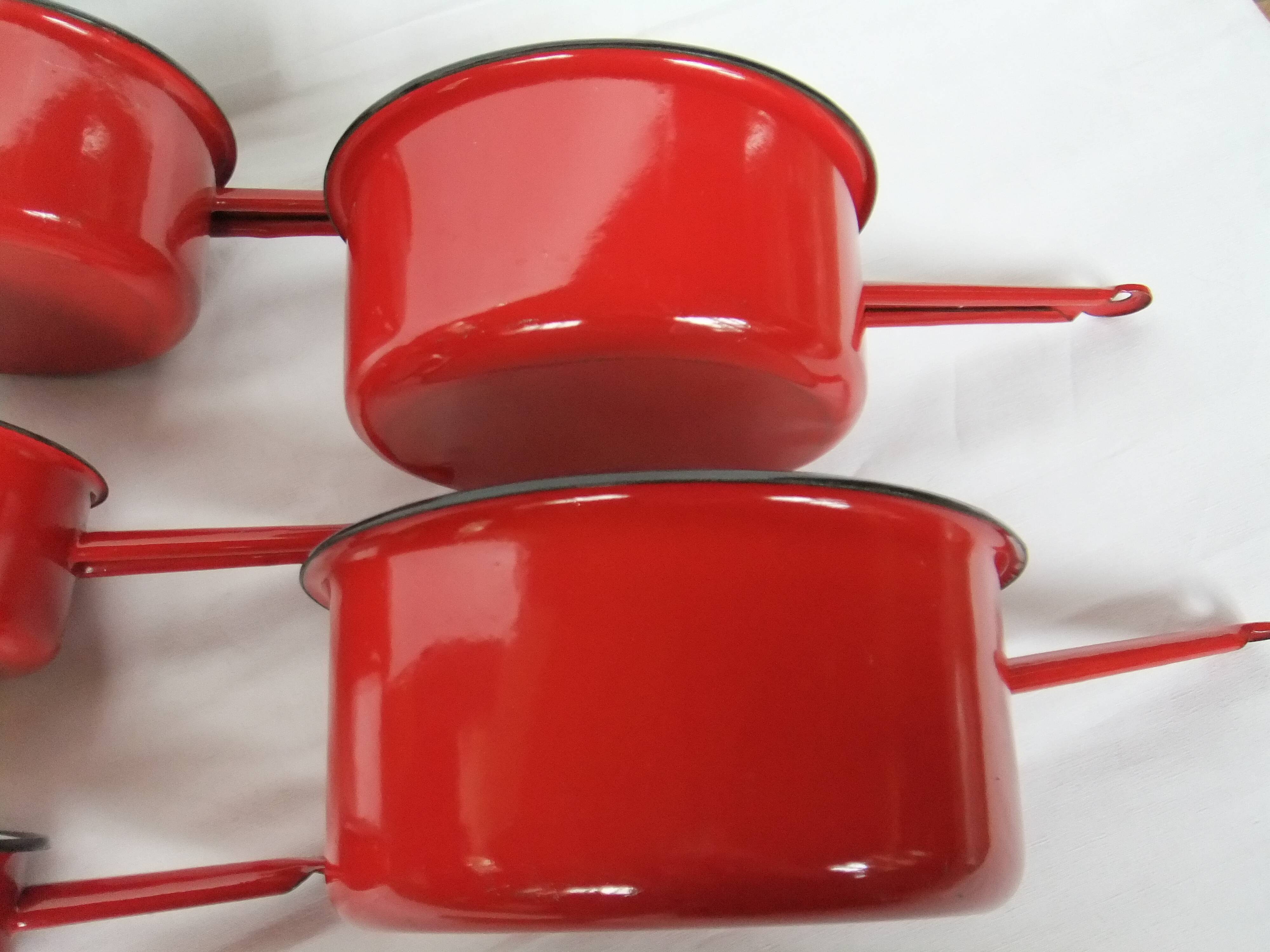 Red enamelled sheet metal pans
