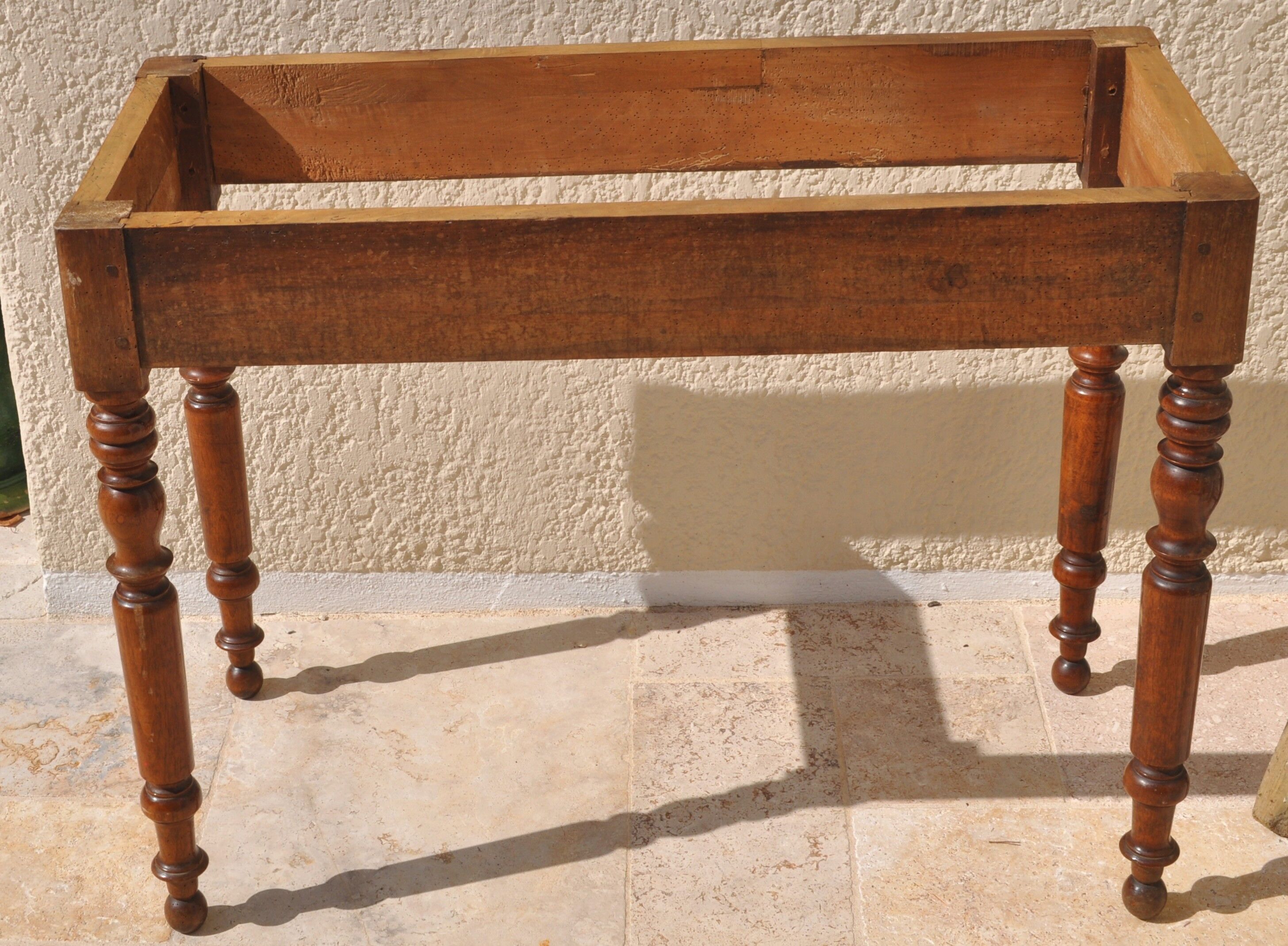 Table old white marble