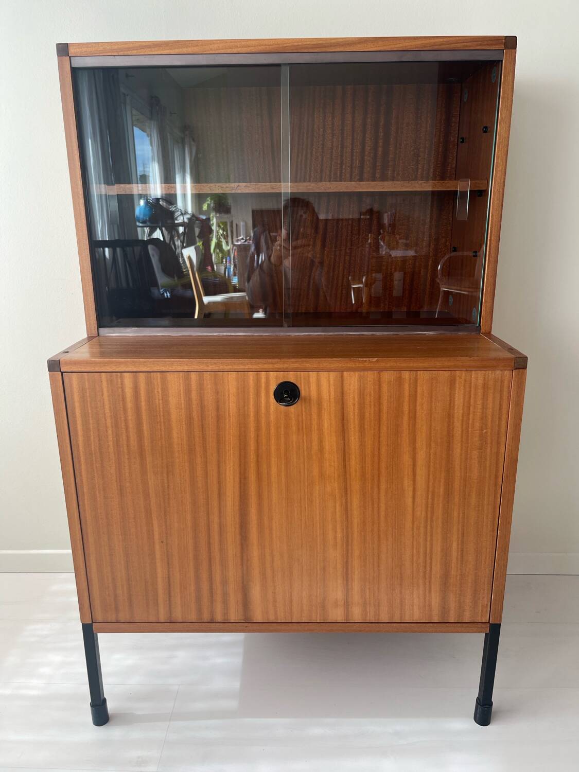ARP display cabinet by Mortier Motte and Guariche