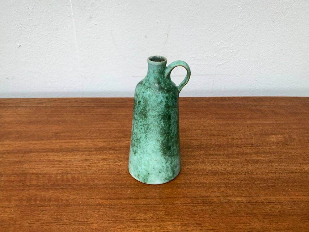 Minimalist ceramic vase carafe from the East German studio GDR by Kerstin and Ralf Unterstab for Kunsttöpferei Unterstab KTU, 1960s.