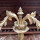 Chandelier de style rococo.