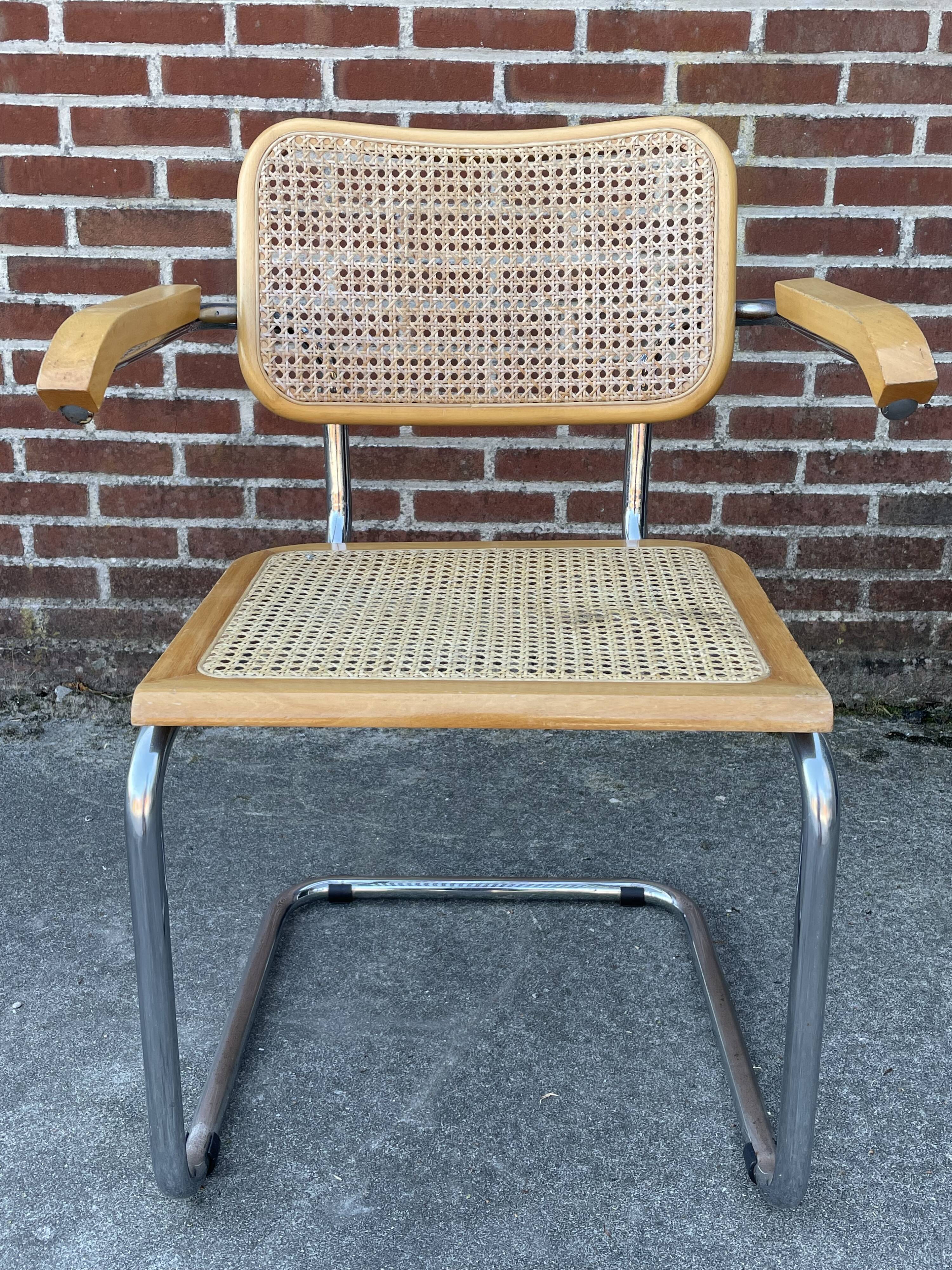 Cesca chair B64 with armrests by Marcel Breuer Design