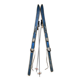 Paire de skis anciens en boi