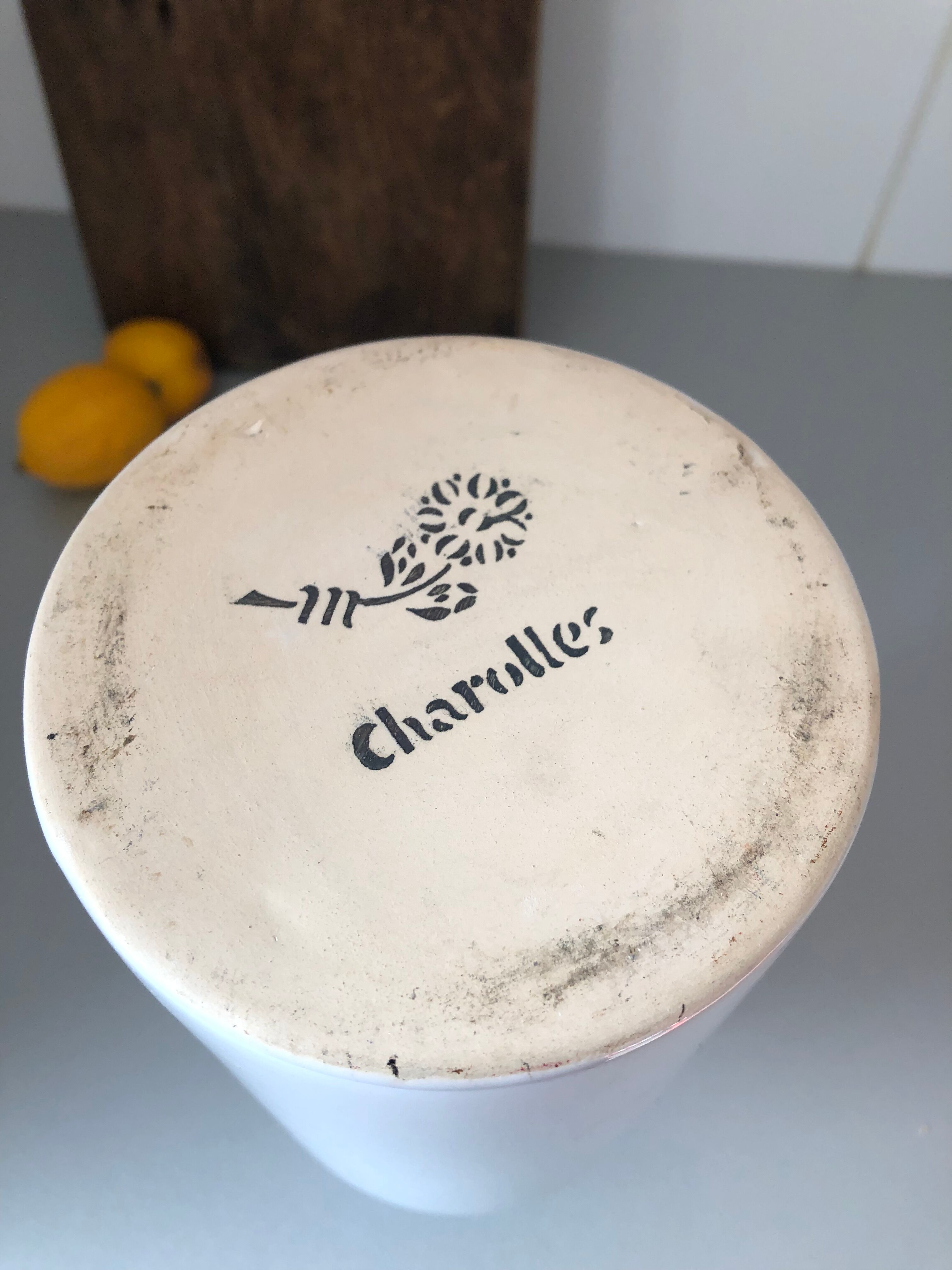 Bottle white ceramic "fleet"