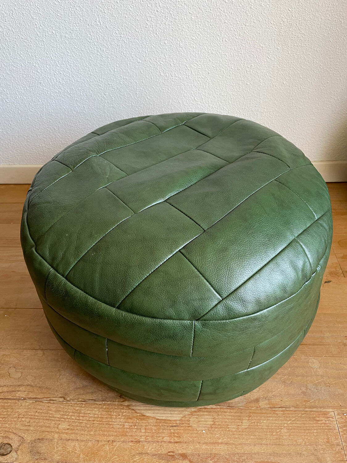 Green patchwork pouf in Sède leather