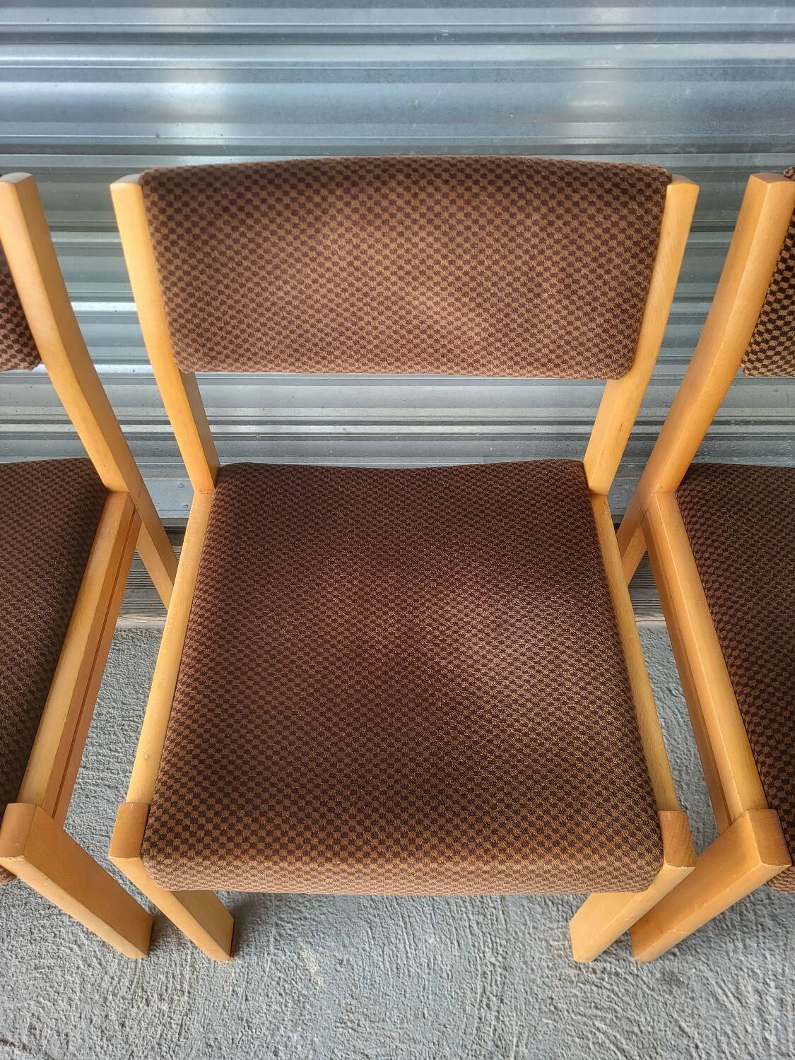 set of 6 Scandinavian style chairs in solid wood and vintage velvet