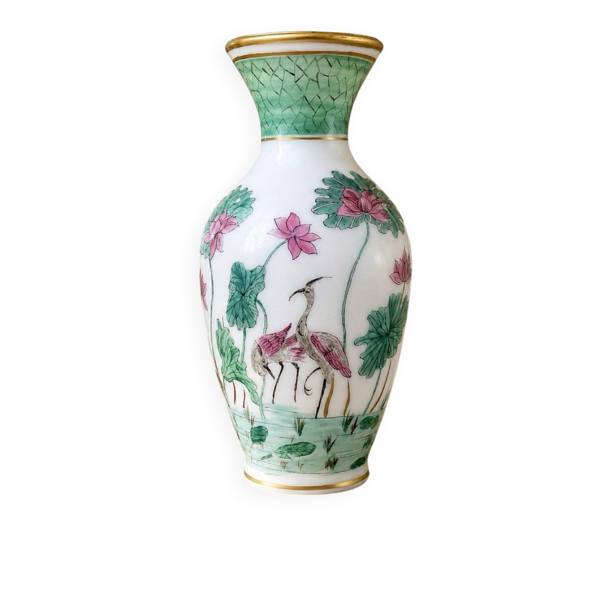 Grand vase en opaline blanche décor asiatique émaillé