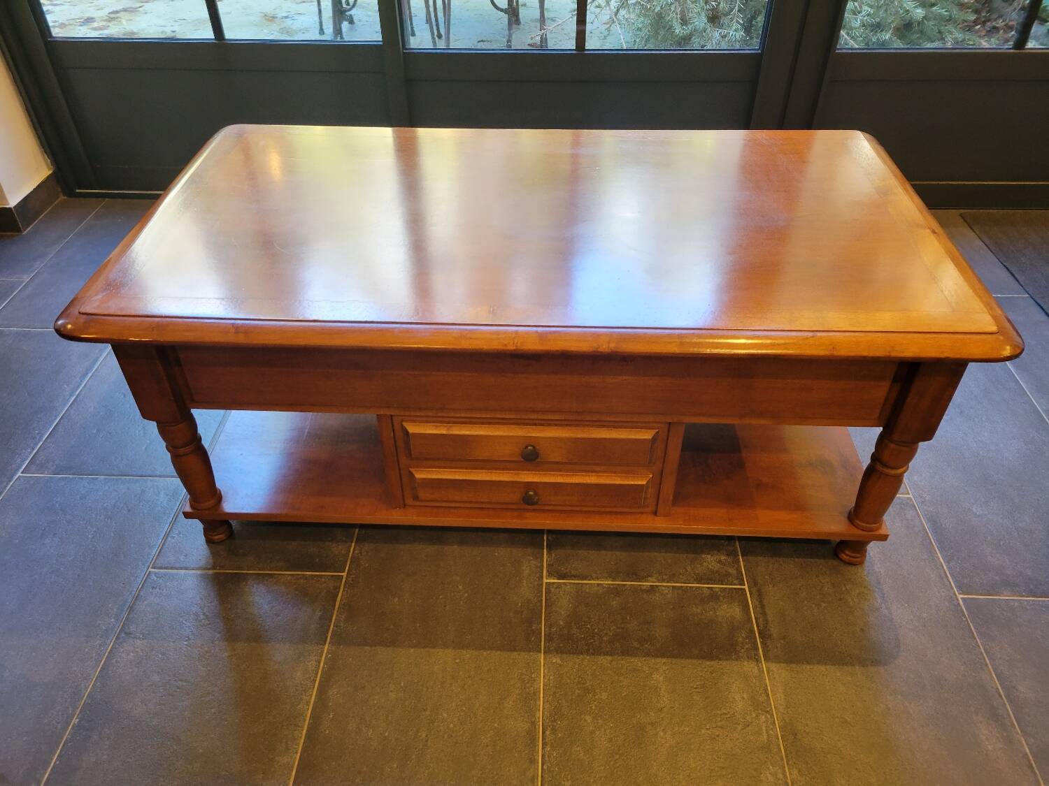 Cocktail coffee table in cherry wood