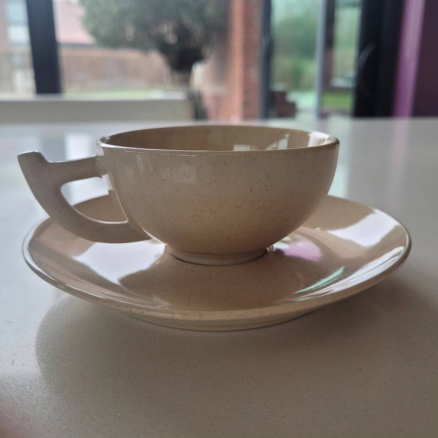 6 art deco style cups and saucers
