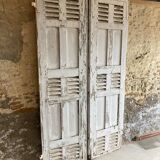 4 pairs of louvered flaps