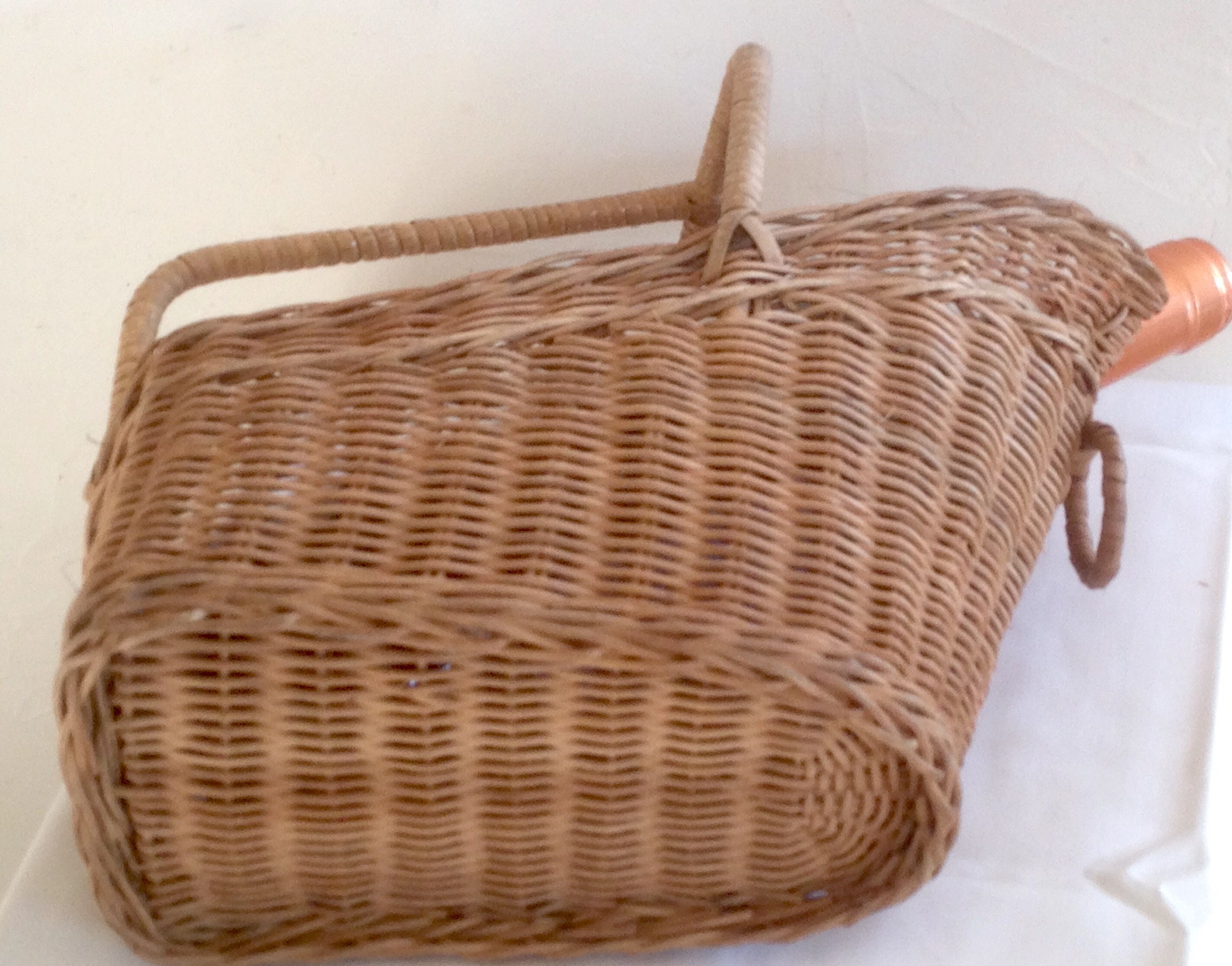 Basket Wicker with handle for bottle