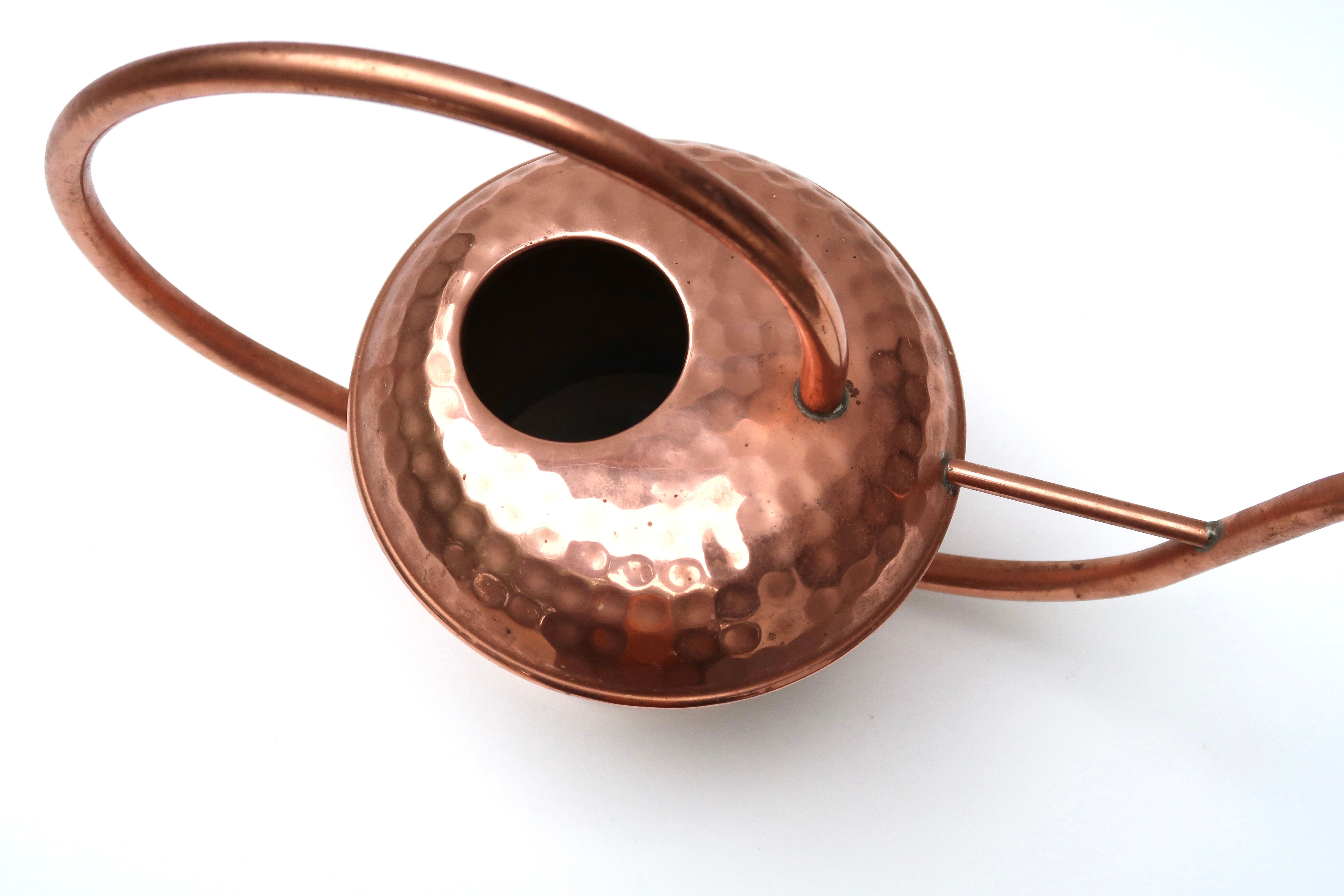 Hammered copper watering can signed Lecellier Villedieu, 60s