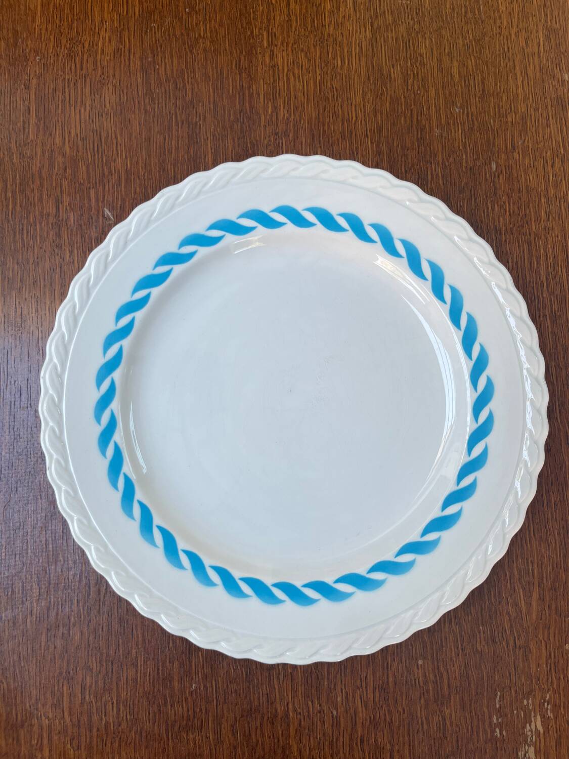 Round vintage plate in earthenware – twisted blue decoration