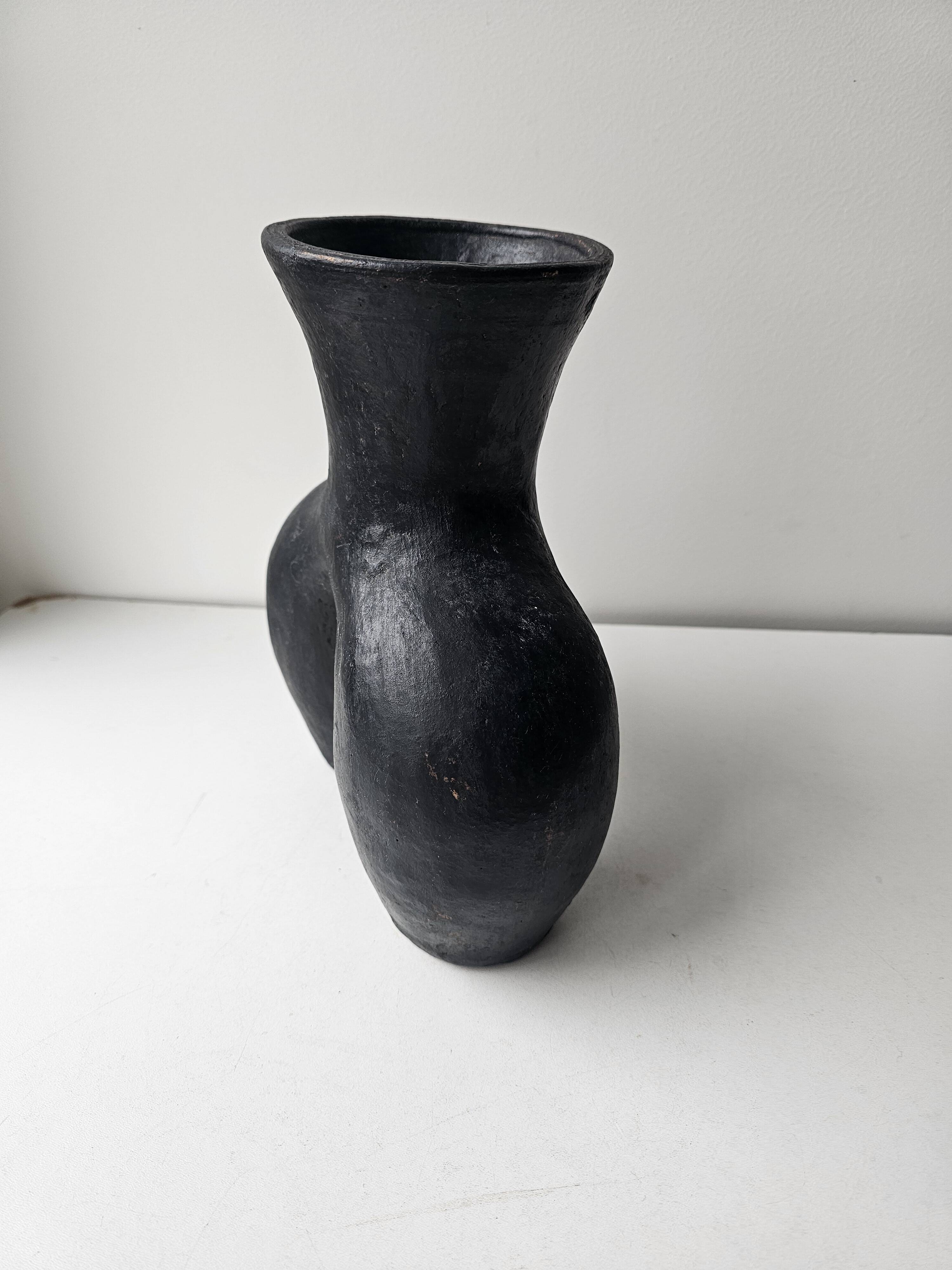 Magnificent Coco Fesse vase in ceramic terracotta Design - 23cm