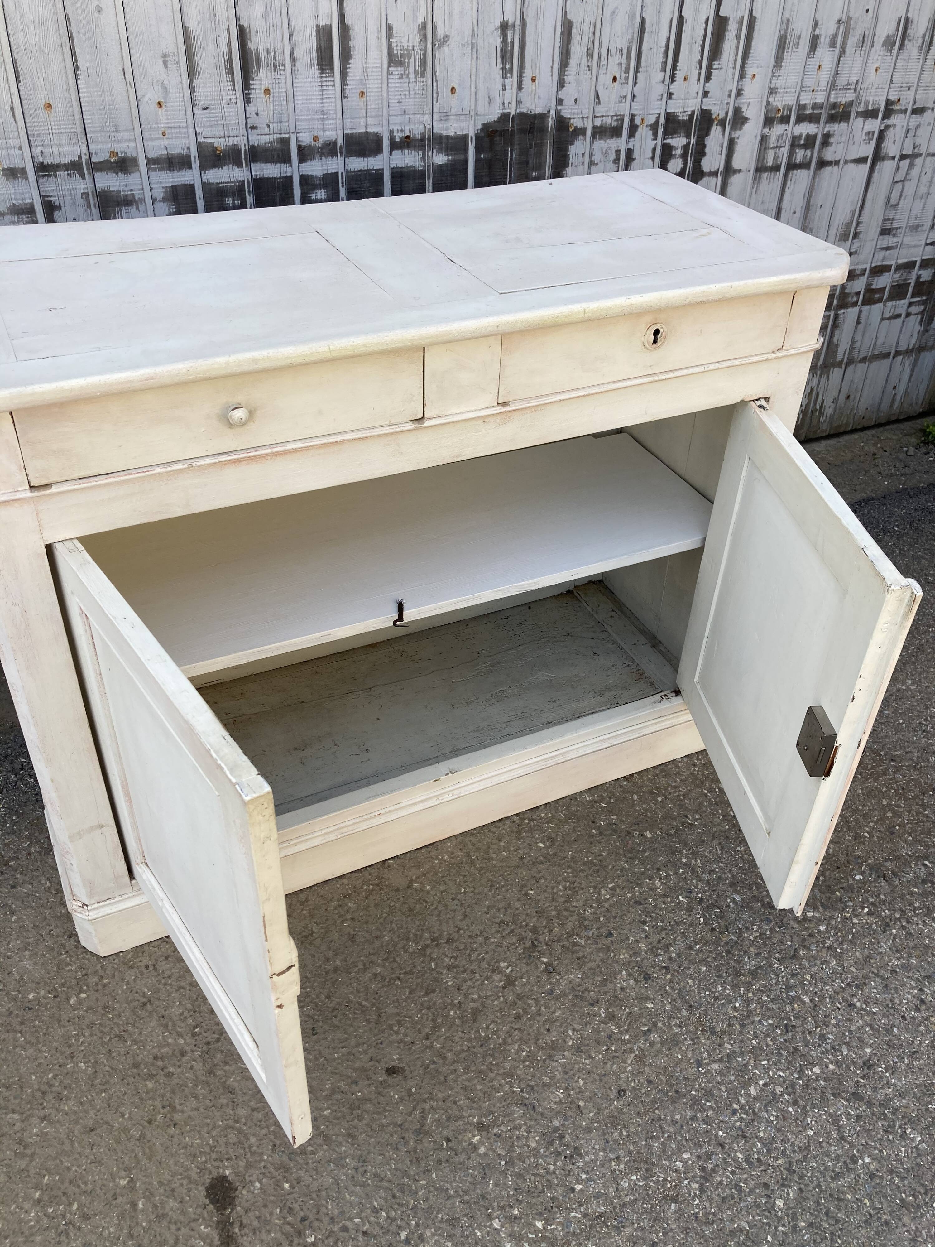 2-door furniture, 2 white patina drawers