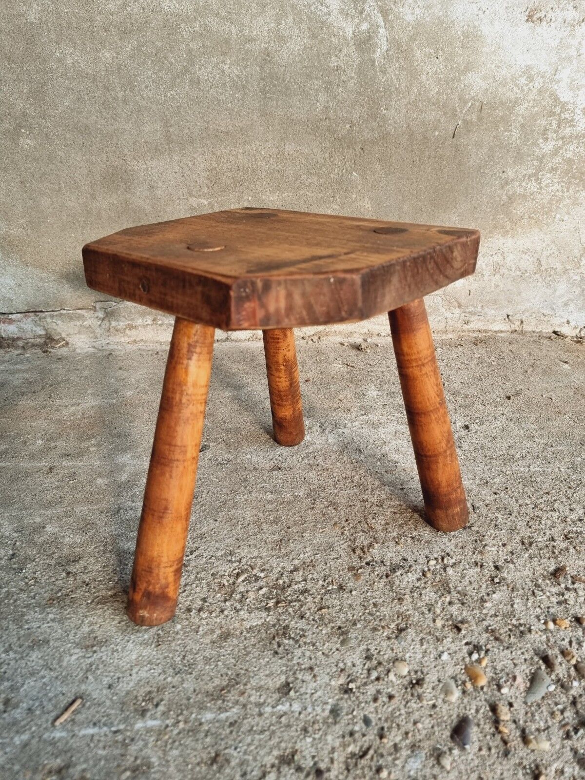 Brocante stool 3-legged plant table