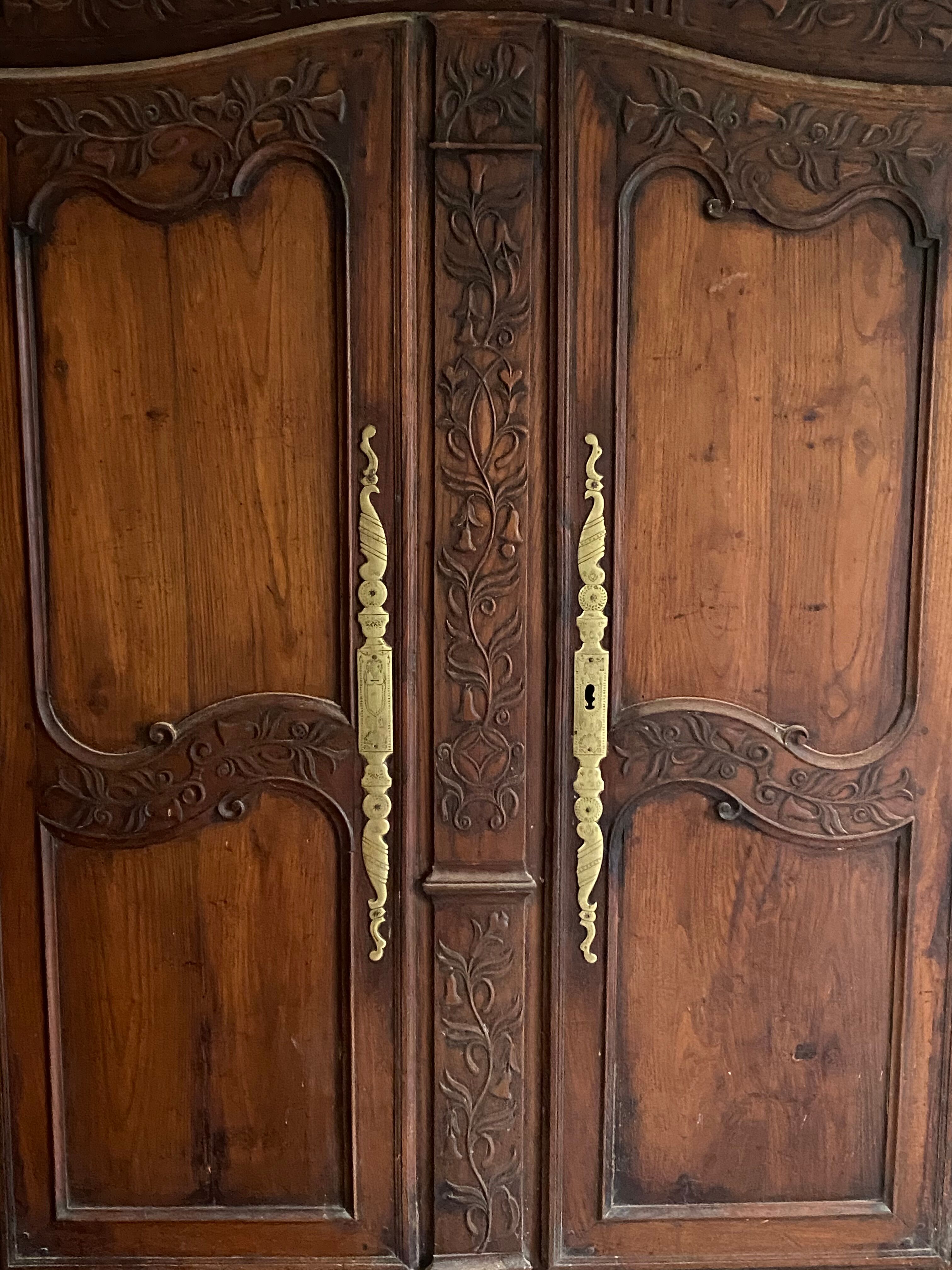 Cupboard door pairs