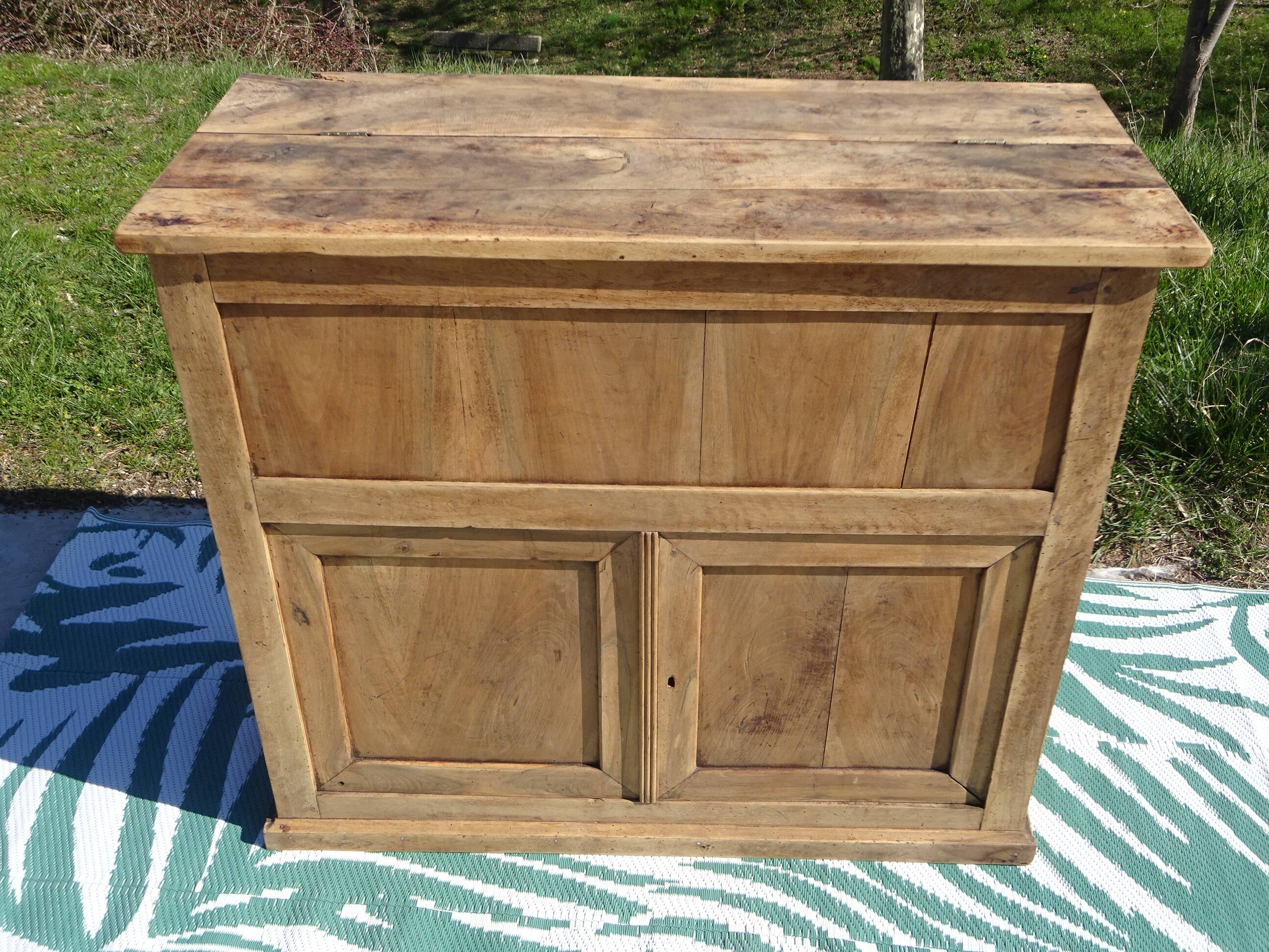 Meuble de Millau, ancien buffet farinier