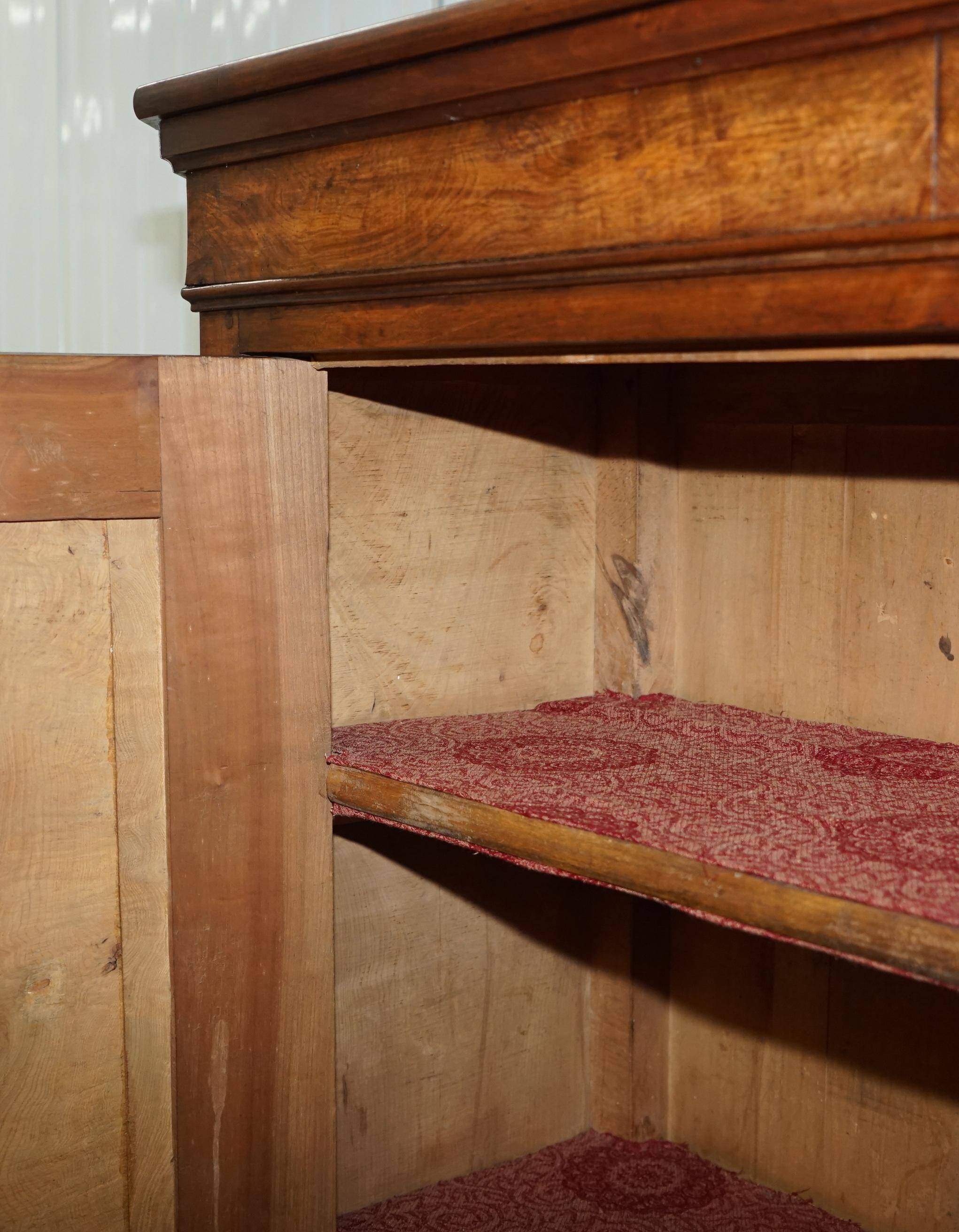 Armoire à pots française en bois fruitier circa 1820