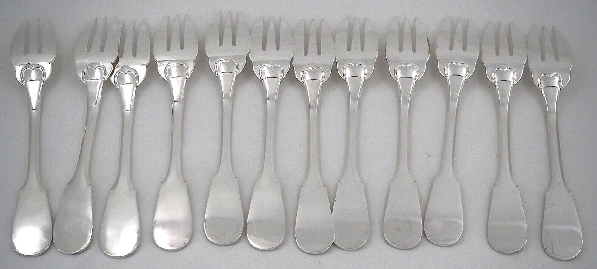 Ercuis Valois, Uniplat fish cutlery set 26 pieces silver-plated, excellent condition.