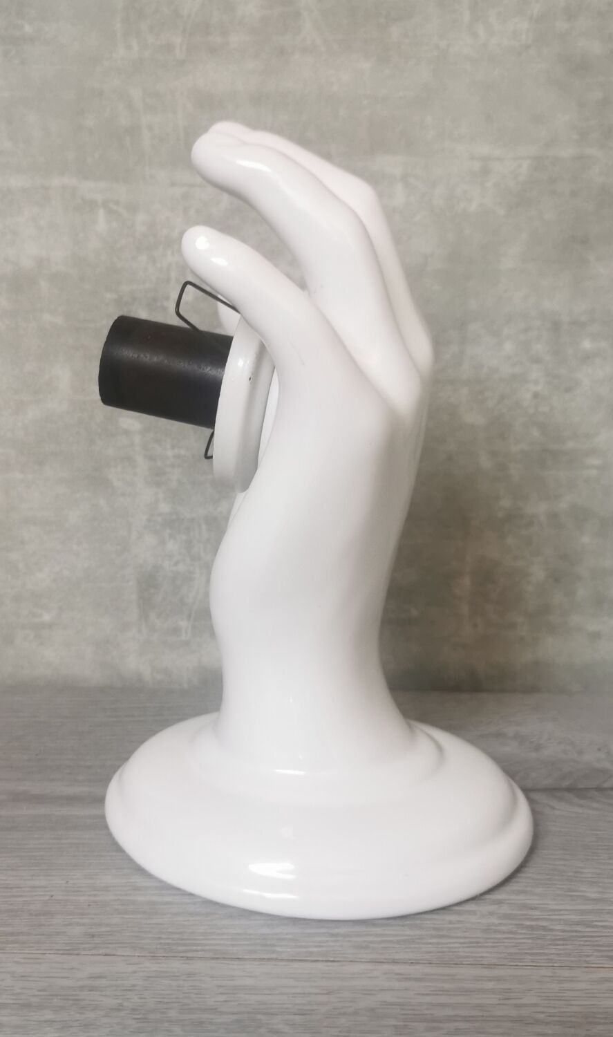 White ceramic hand wall lamp