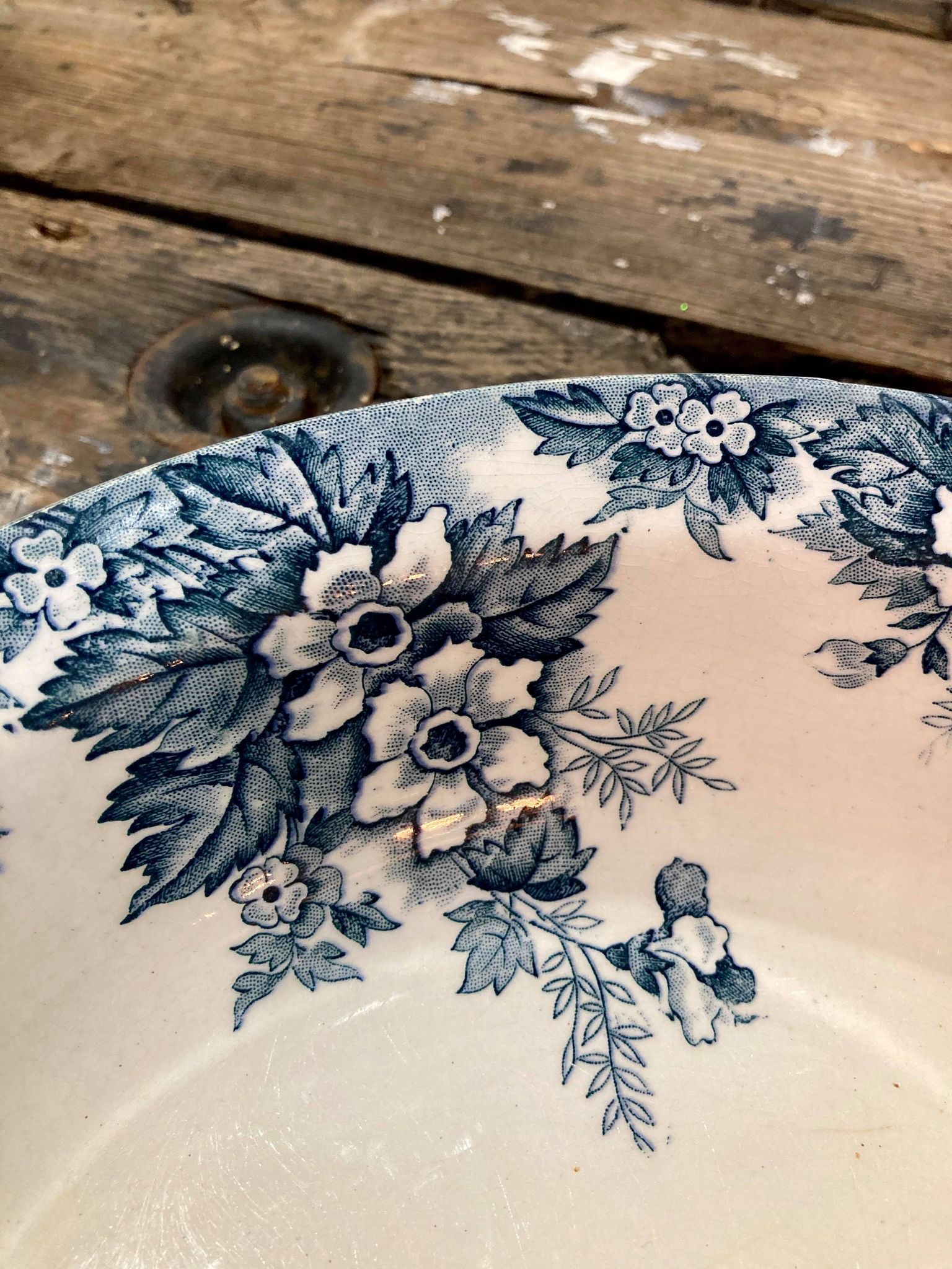 Saint-Amand Hollow Service Plate - Hamage