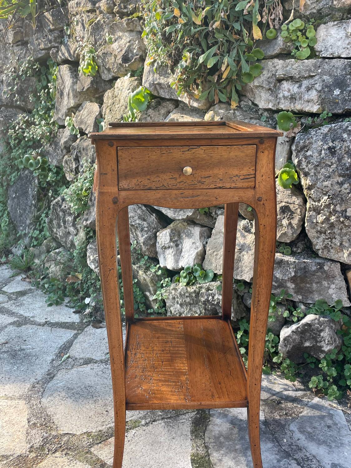 Small Louis XV period writing table in Walnut. 18th Century Period