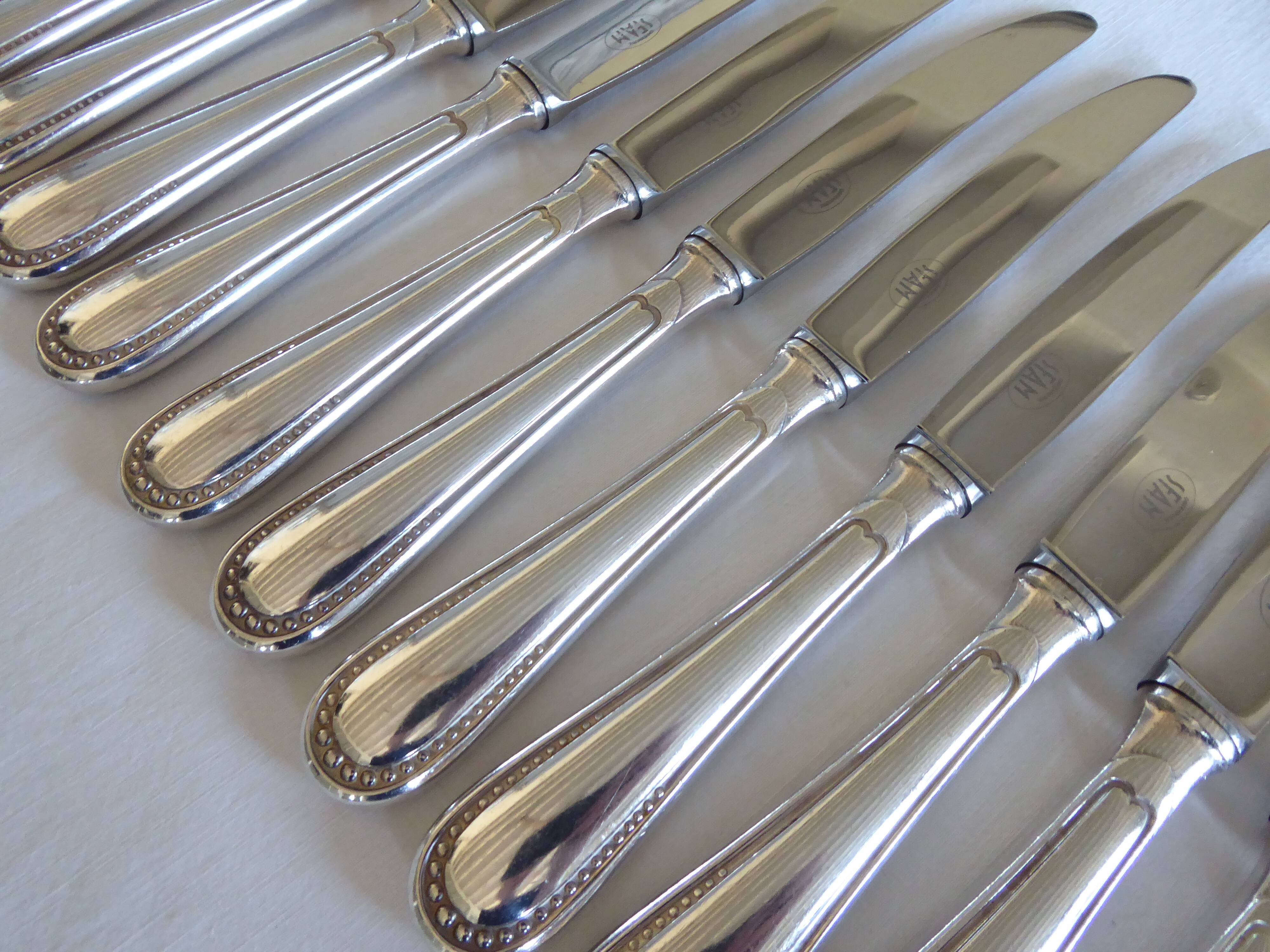 12 couteaux de table métal argenté