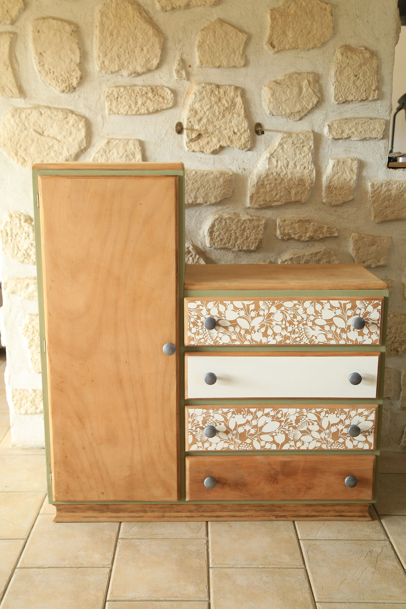 Asymmetrical cabinet