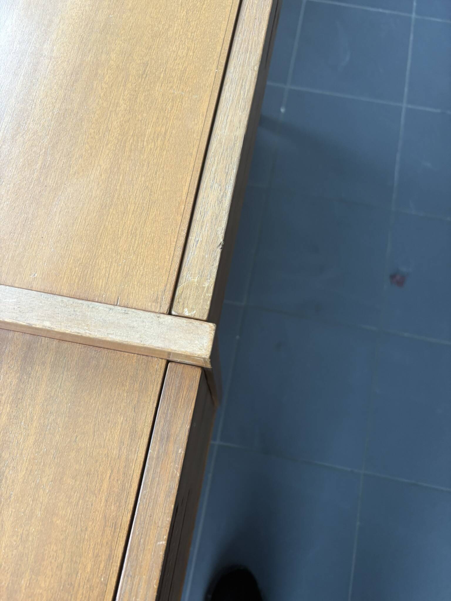 Bureau Scandinave midcentury à caisson et finition acajou