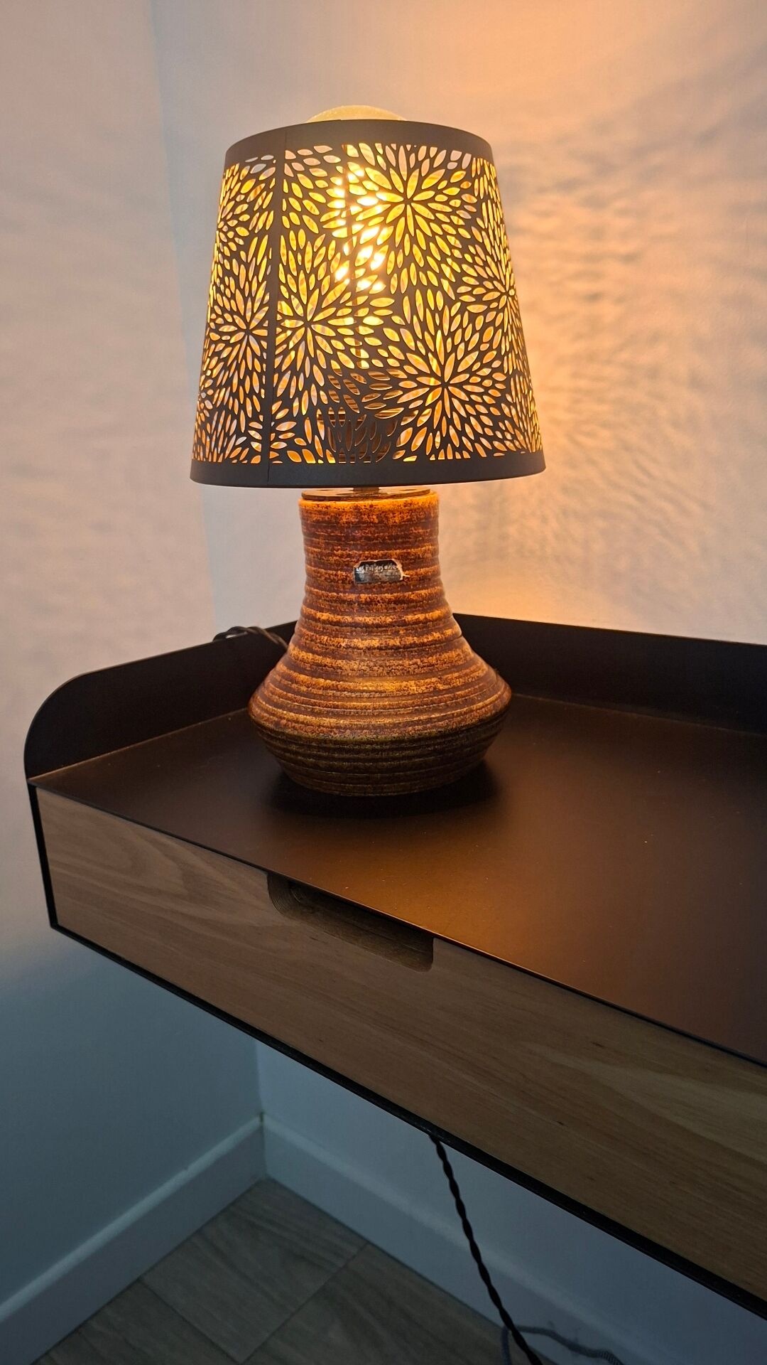Accolay lamp with shade