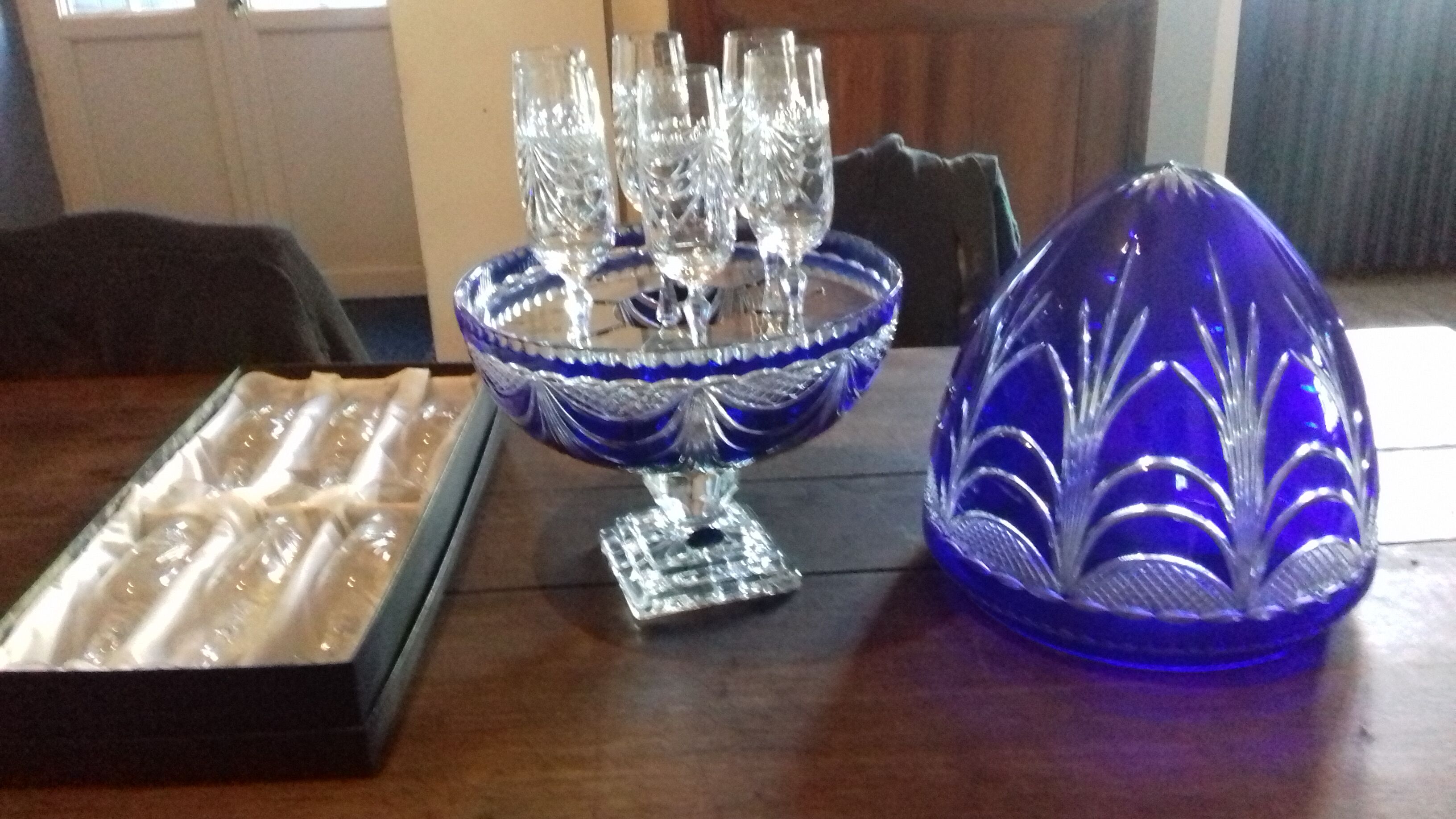 Champagne cellar and its 12 flutes in Crystal of Lorraine