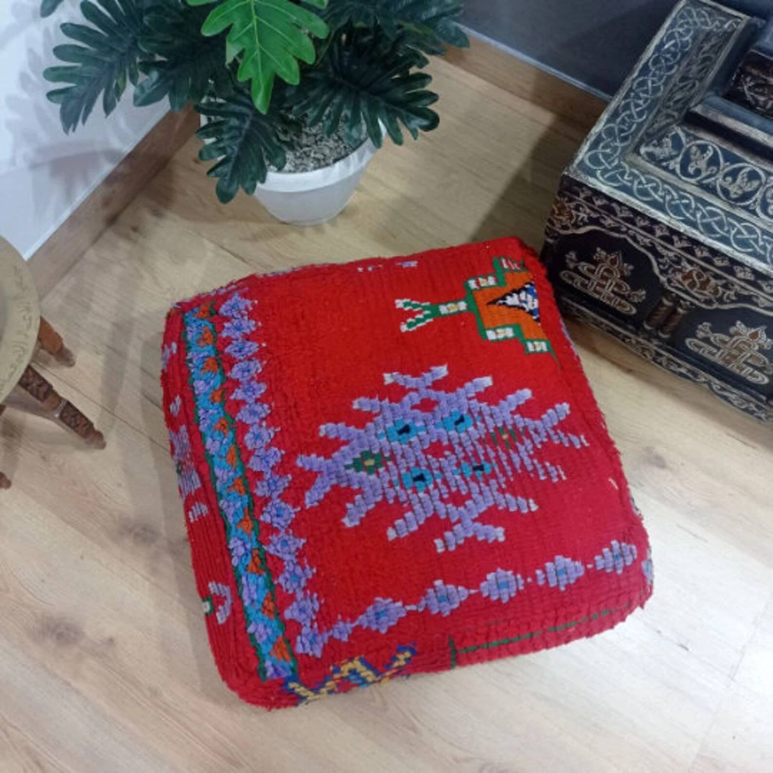 Handmade Berber pouf in wool 60 X 60 X 20 CM