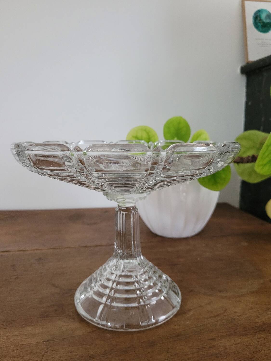Stemmed glass bowl