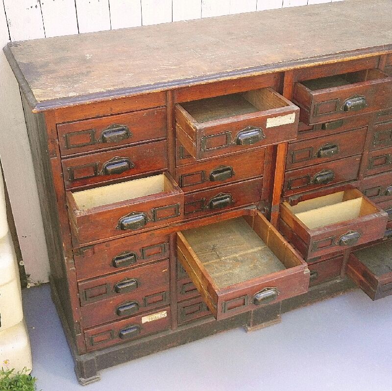 Administration trade cabinet 32 varnished wood drawers