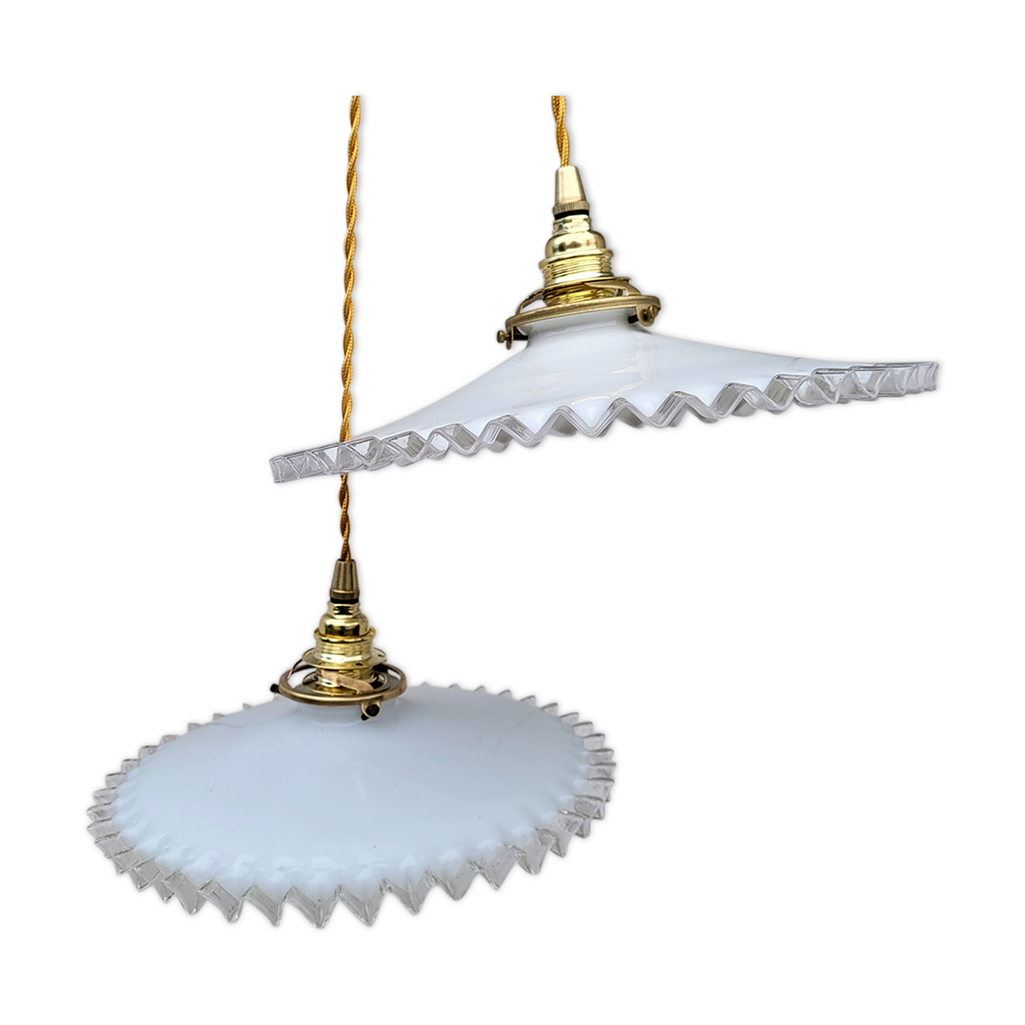 Duo of serrated opaline suspensions