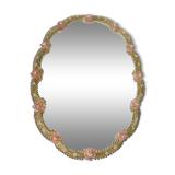 Miroir vénitien ovale doré et rose floréal sculpté à la main des années 2000 dans le style en verre de murano