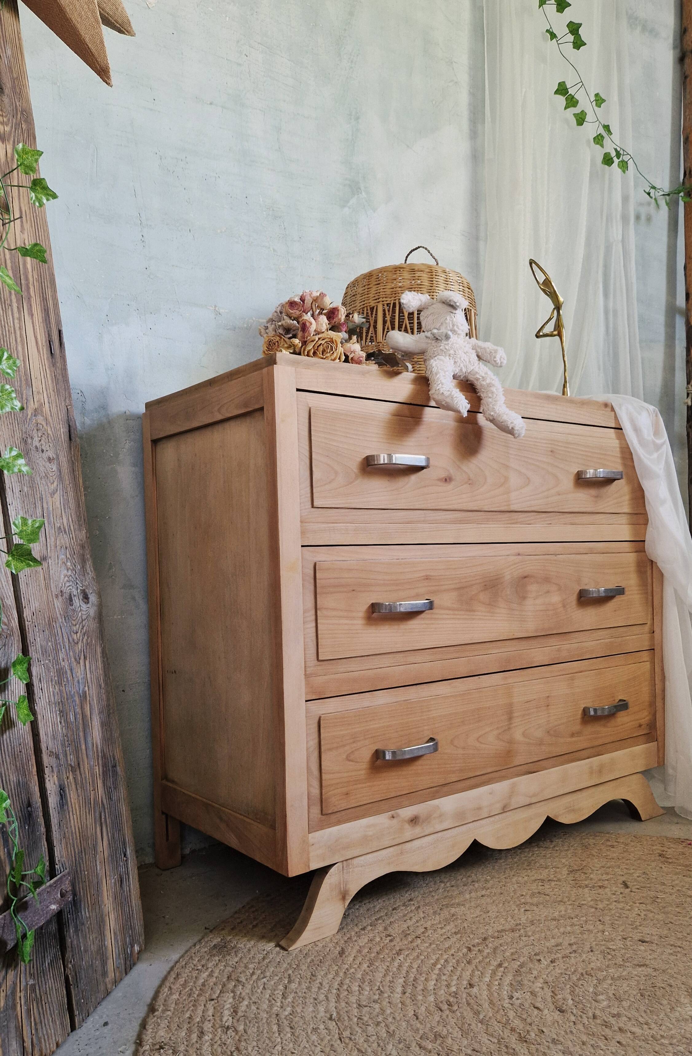 Pretty old chest of drawers